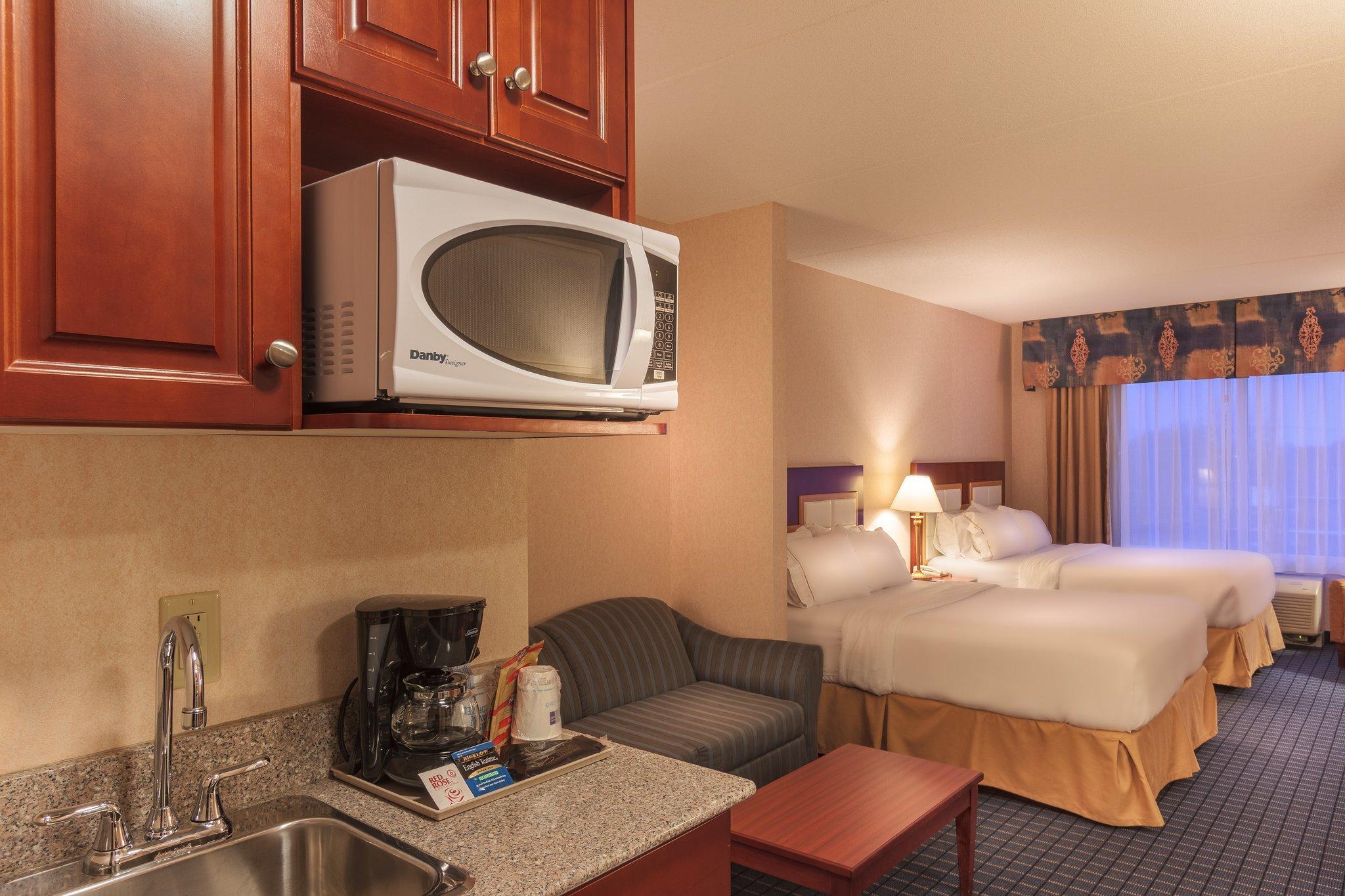 Holiday Inn Express & Suites - Belleville By Ihg Exteriér fotografie