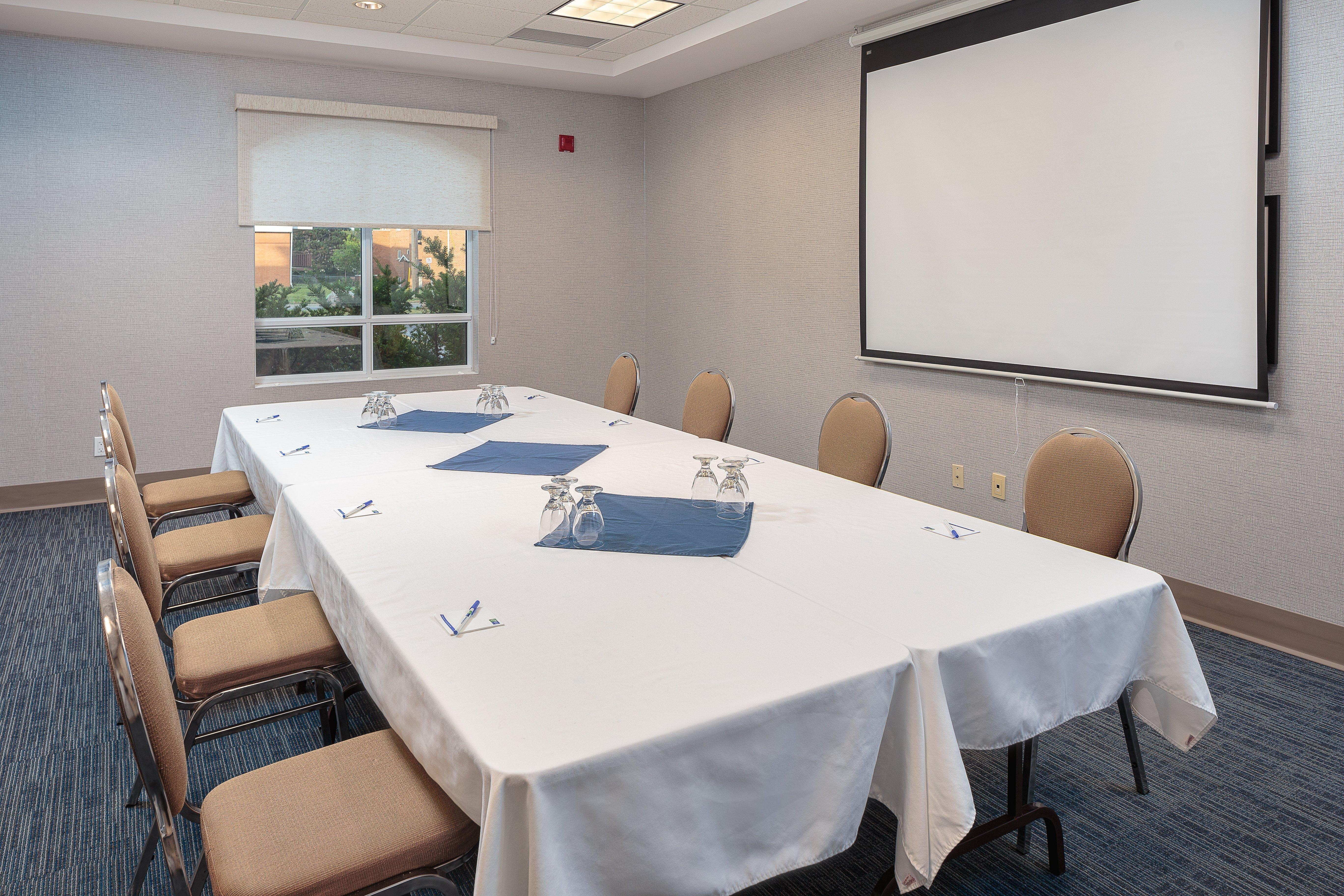 Holiday Inn Express & Suites - Belleville By Ihg Exteriér fotografie