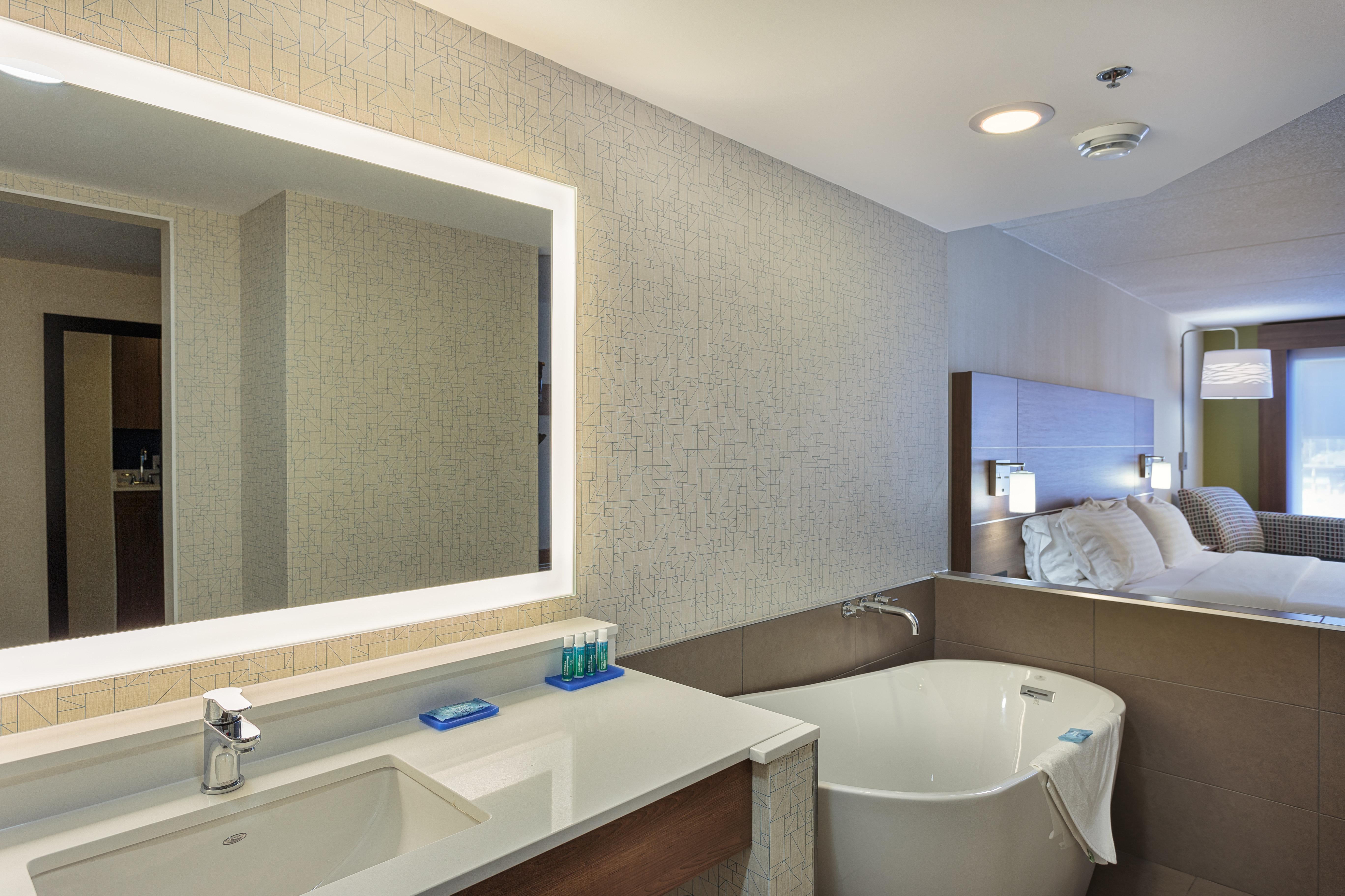Holiday Inn Express & Suites - Belleville By Ihg Exteriér fotografie