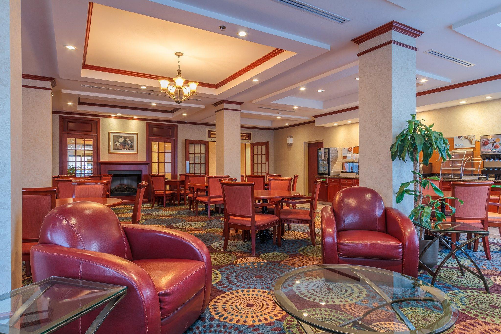 Holiday Inn Express & Suites - Belleville By Ihg Exteriér fotografie