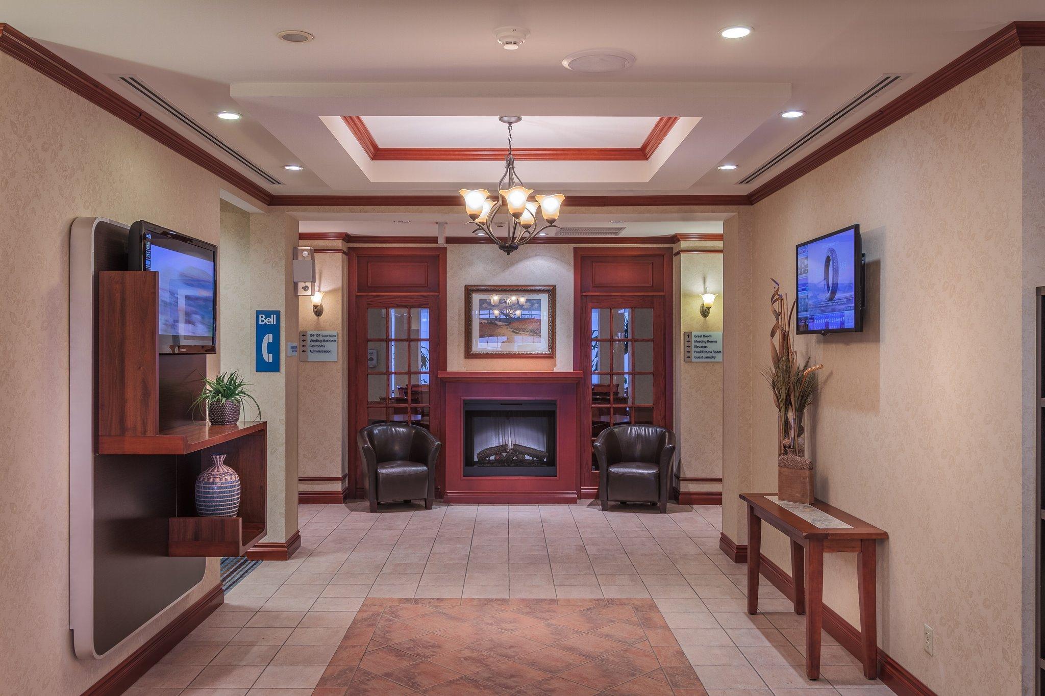 Holiday Inn Express & Suites - Belleville By Ihg Exteriér fotografie