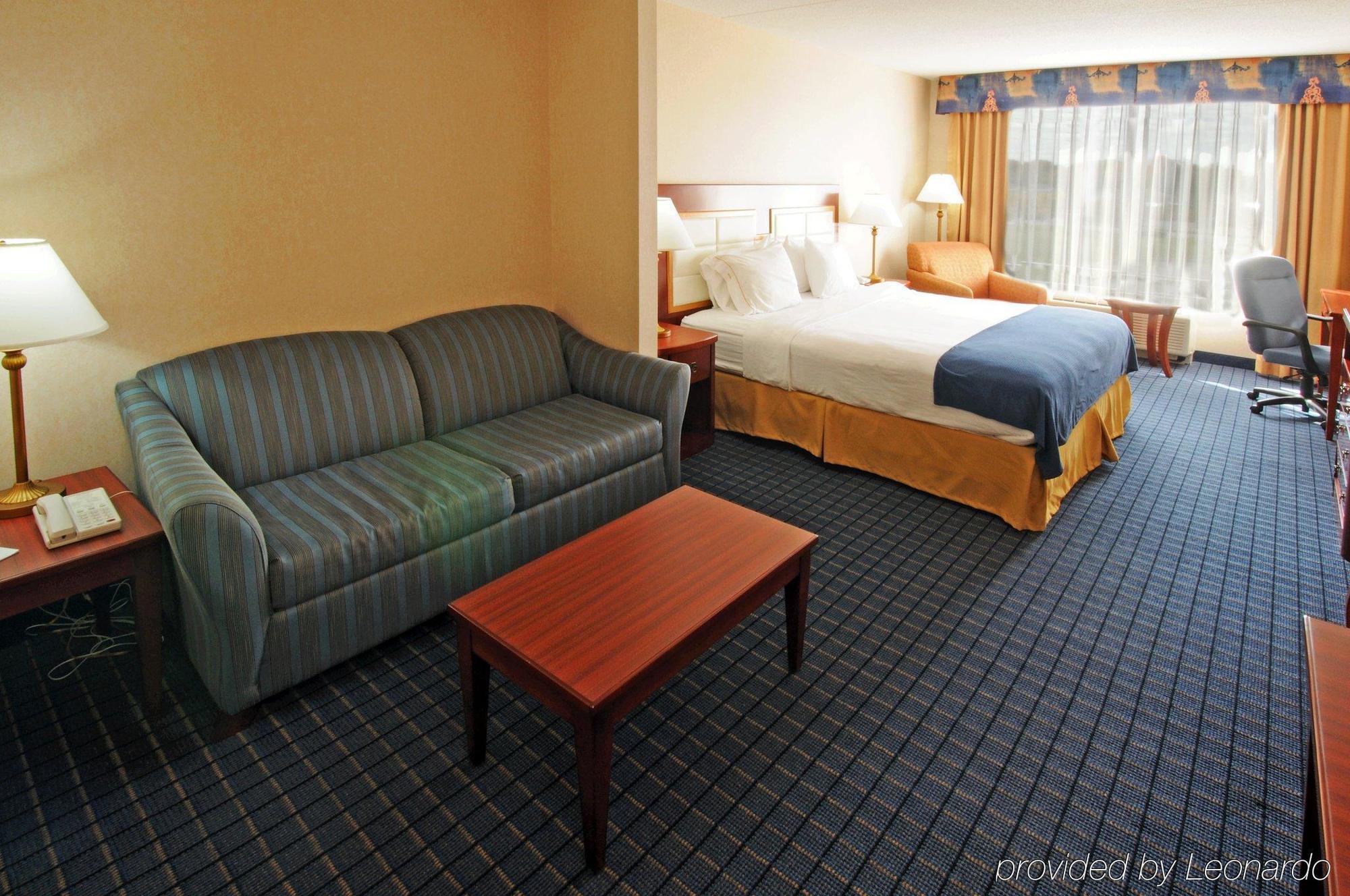 Holiday Inn Express & Suites - Belleville By Ihg Pokoj fotografie