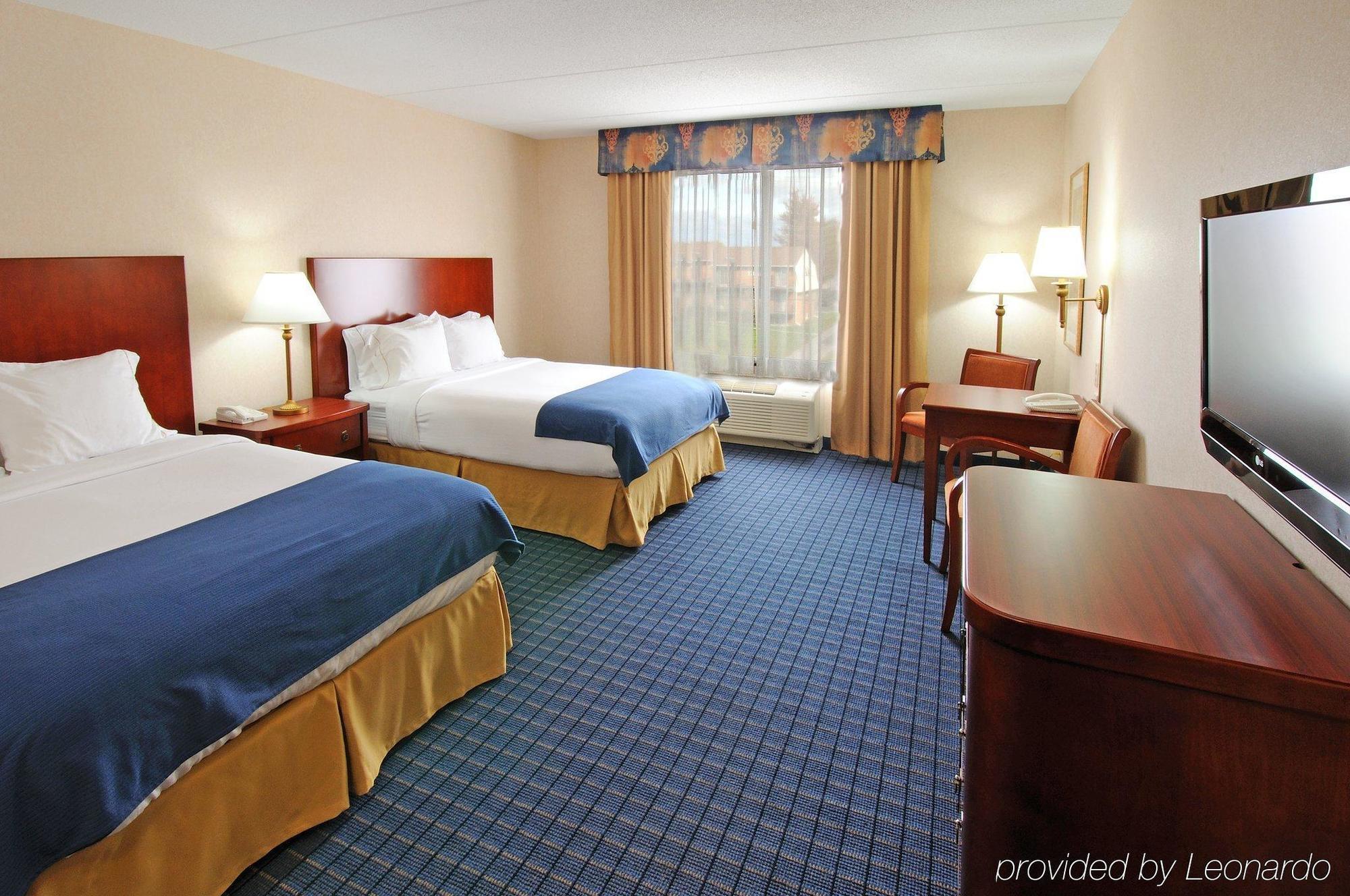 Holiday Inn Express & Suites - Belleville By Ihg Pokoj fotografie