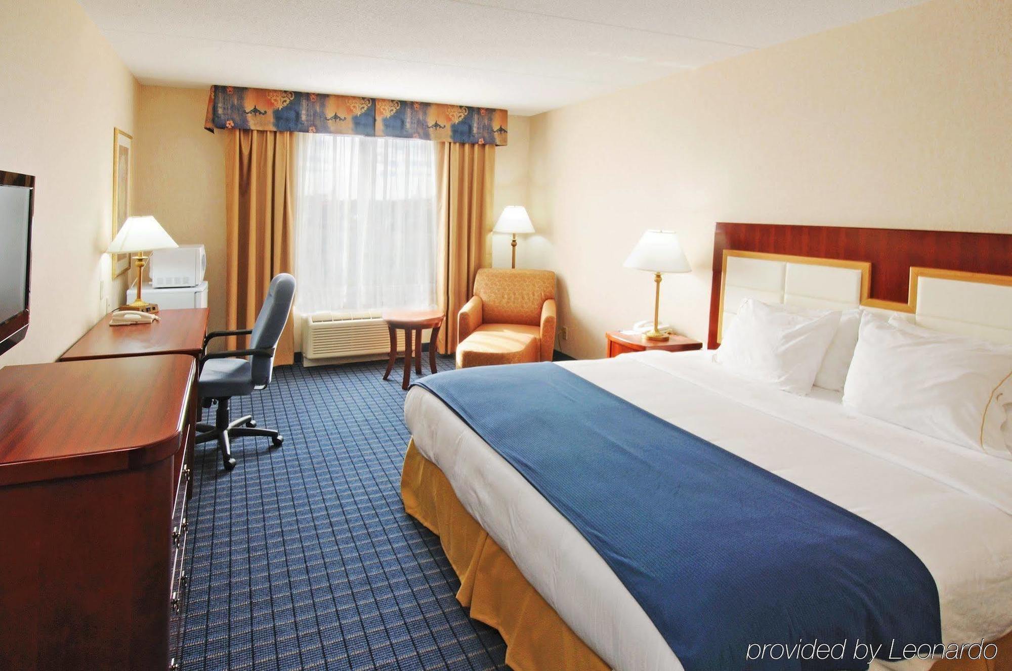 Holiday Inn Express & Suites - Belleville By Ihg Pokoj fotografie