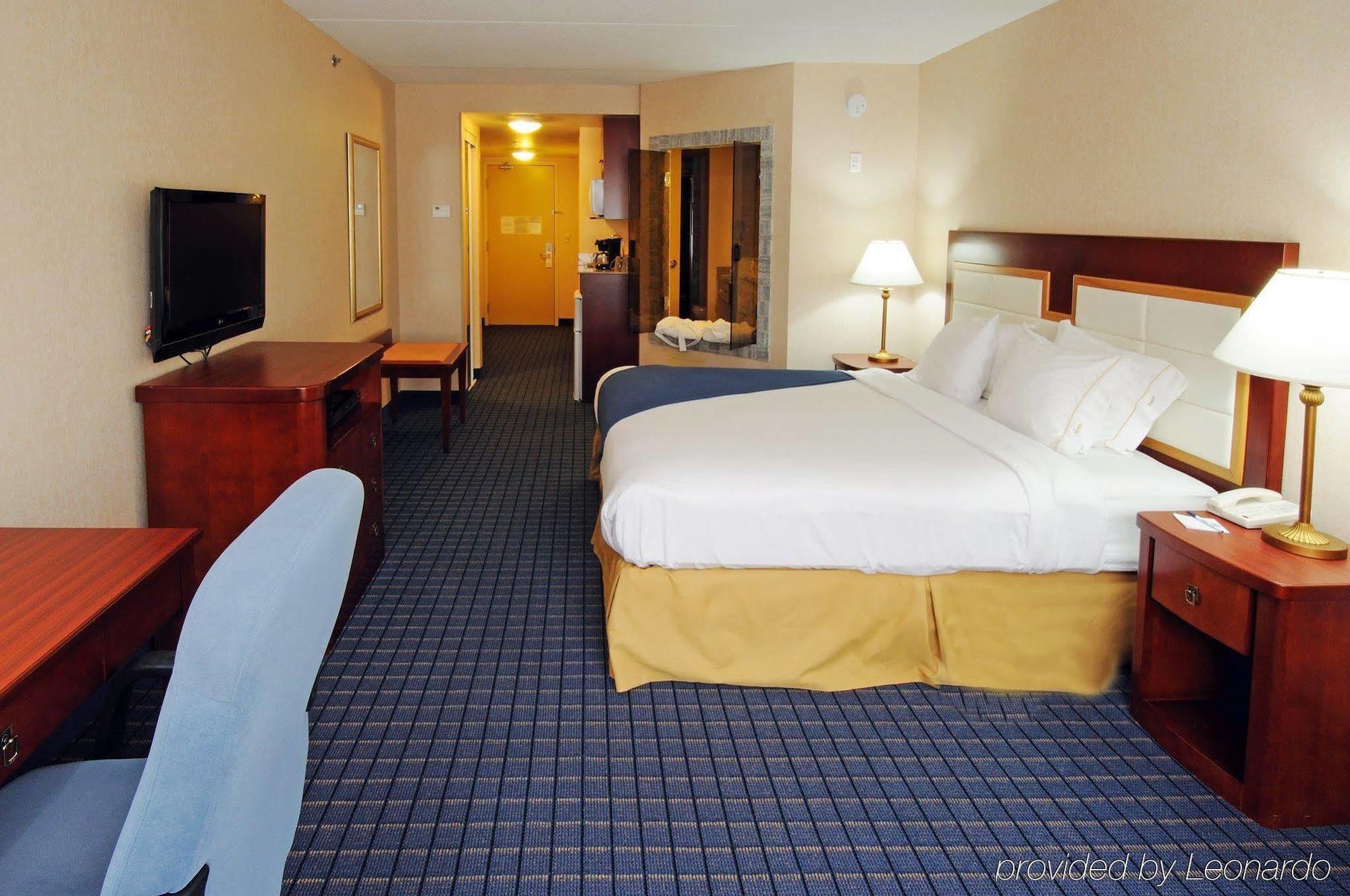 Holiday Inn Express & Suites - Belleville By Ihg Pokoj fotografie