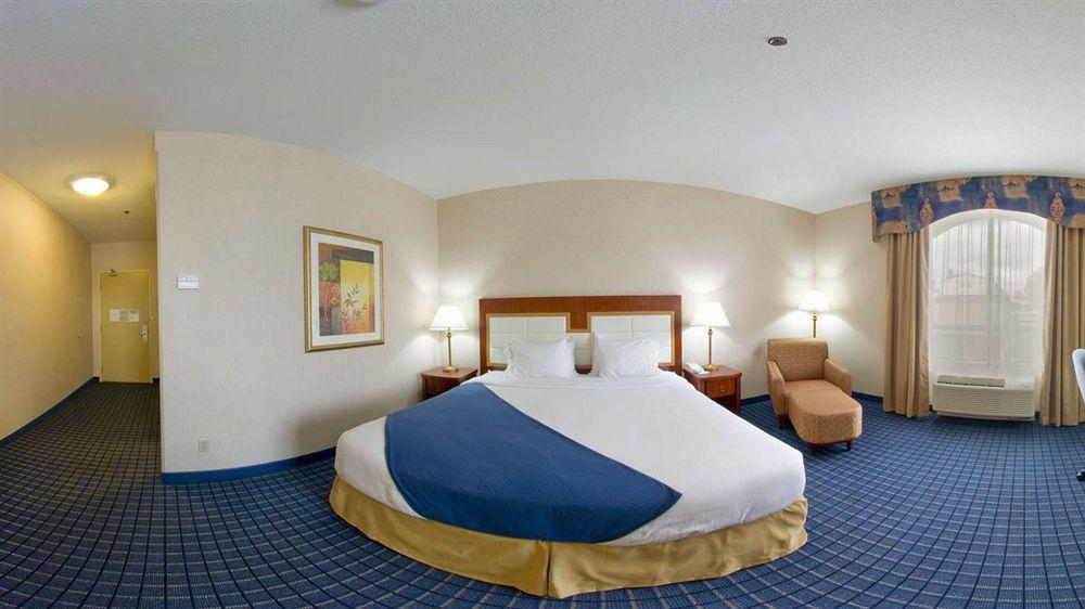 Holiday Inn Express & Suites - Belleville By Ihg Exteriér fotografie